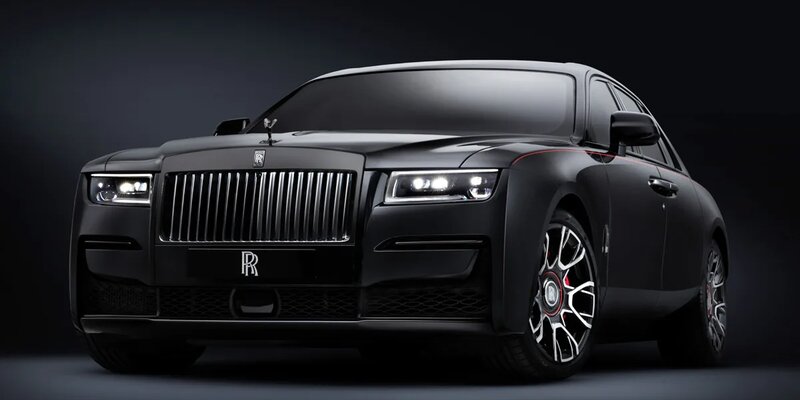 Новый седан Rolls-Royce Ghost Black Badge стал доступен для российских покупателей